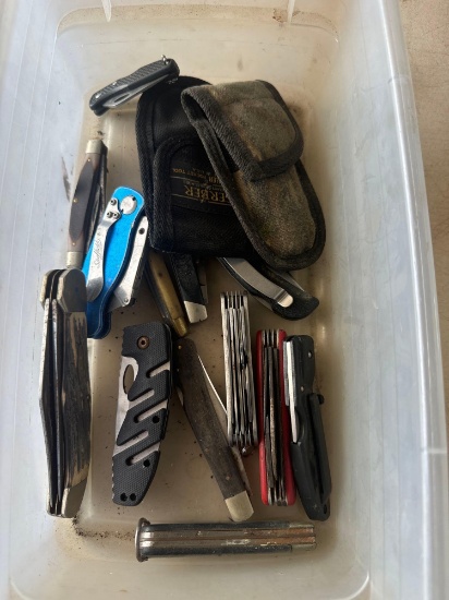 Mixed lot of knives