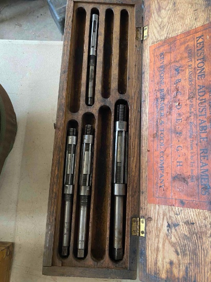 Adjustable reamers