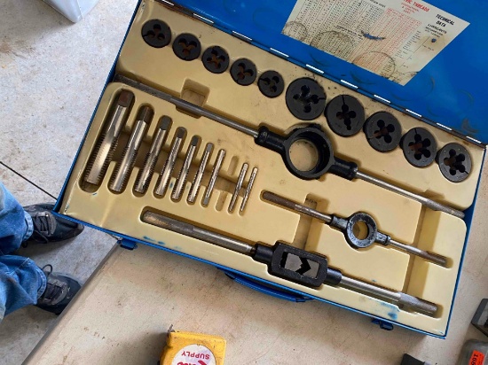 Tap and die set