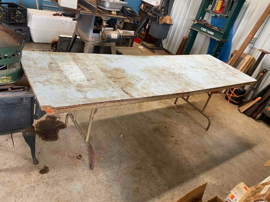 Folding table