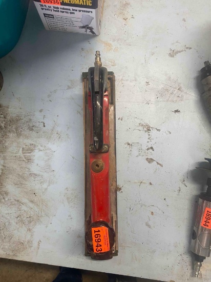 Dual piston Air sander