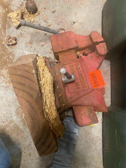 Bench vise