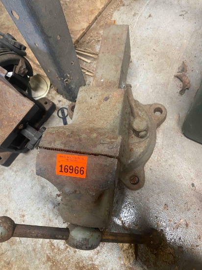 Bench vise