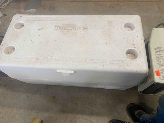 Rubbermaid ice chest