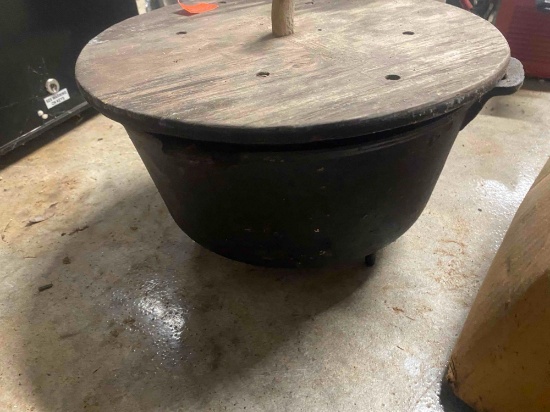 Cast iron pot with wooden lid