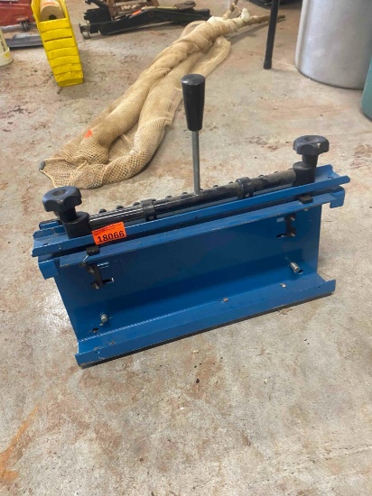 Manual operated sheet metal folding machine