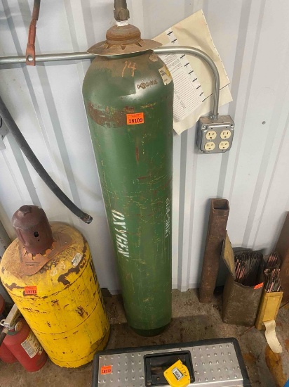 Oxygen tank