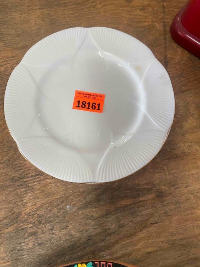 4 white plates with gold rim
