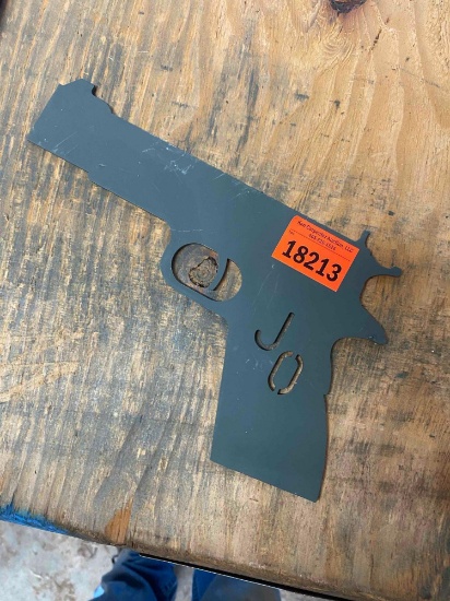 Metal gun decor