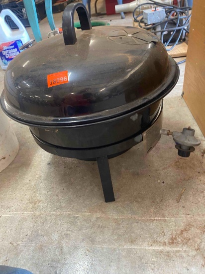Propane cooking stand with lid