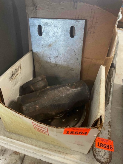 Sledge hammer head and metal pieces