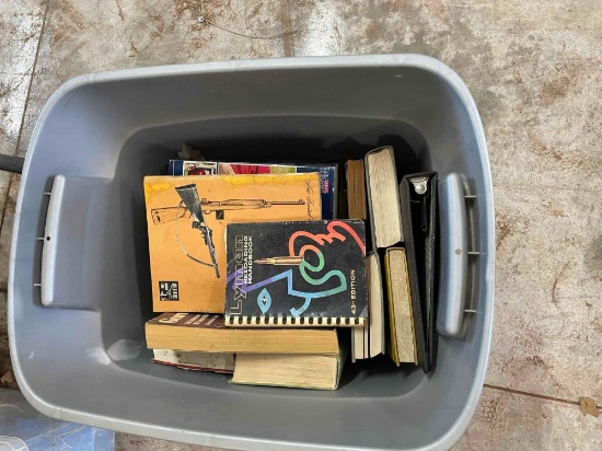 Tote of books