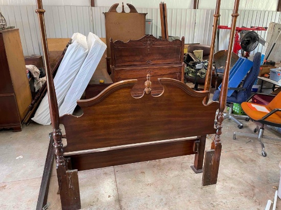 Headboard and foot board appears to be a full size *BUYER IS RESPONSIBLE FOR LOADING*