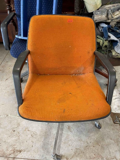 Roll around chair
