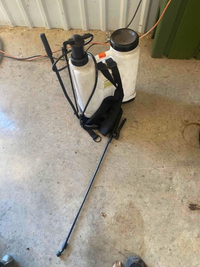 Back pack lawn sprayer