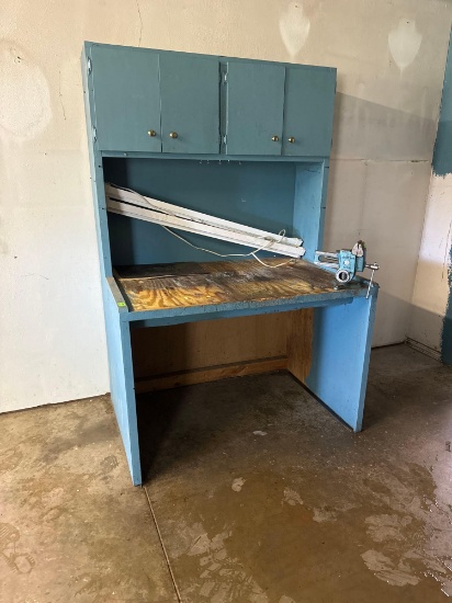 72x48x33. Work bench Vice not included