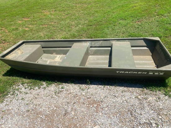 Tracker topper 10 Boat - NO MOTOR measurements in photos