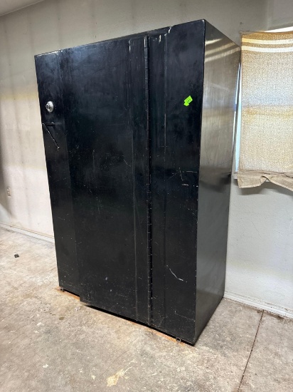 Safe 72x49x24 *BUYER IS RESPONSIBLE FOR DISASSEMBLE AND LOAD*