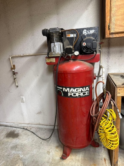 Magna Force air Compressor *BUYER IS RESPONSIBLE FOR DISASSEMBLINGAND LOAD*