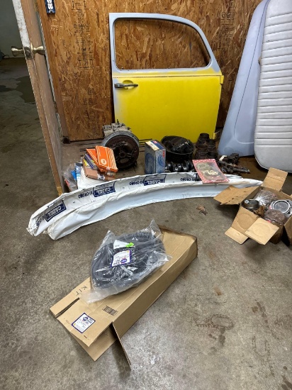 Volkswagen engine parts, new fenders gaskets much more *BUYER IS RESPONSIBLE FOR LOADING*