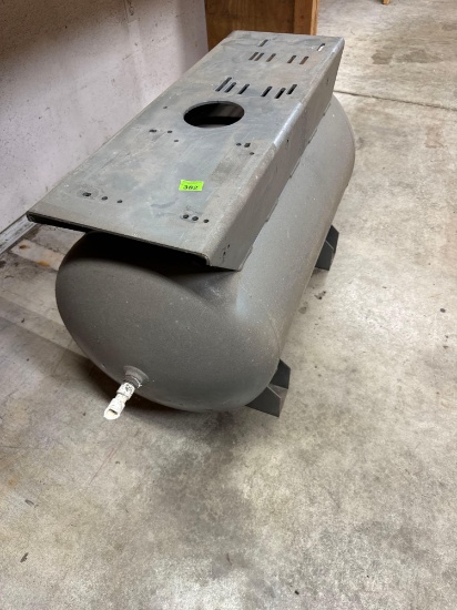 Possiblyair tank *BUYER IS RESPONSIBLE FOR LOADING*