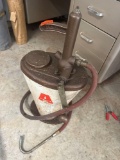 Portable oil pump