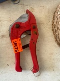 Pipe cutter