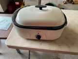 Electric roasting pan