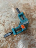 Corner clamp
