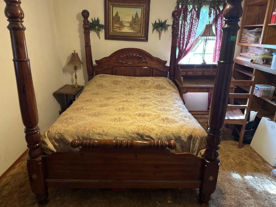 Queen bed with box Springs and mattress only, bring Help to move