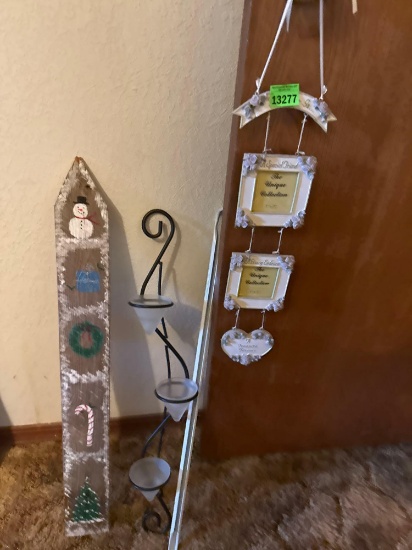 Hanging photo frame and snowman wall decor, curtain rod