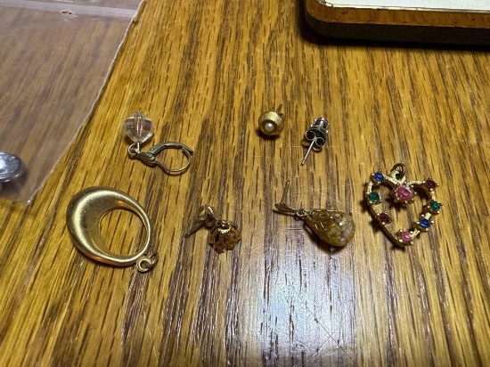 Single earrings, pendants no chains, button