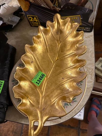 swan plate and leaf decor