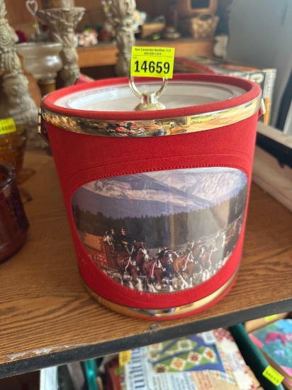 Ice bucket with lid