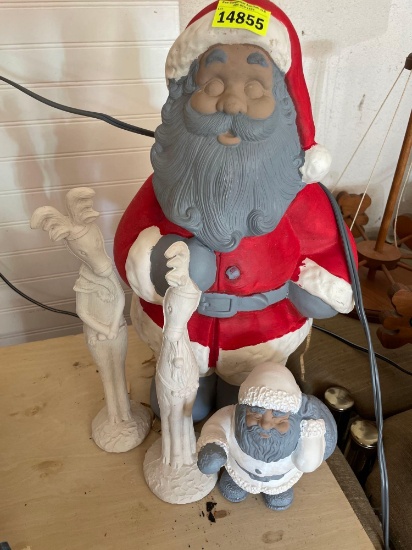 2 Santas and 2 reindeer decor