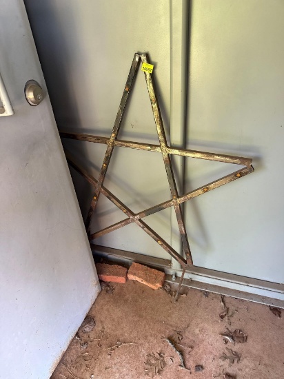 metal star decor