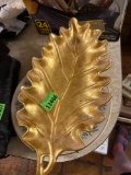 swan plate and leaf decor
