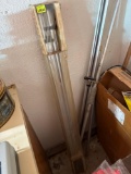 poles, wood, cutting guide
