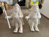2 Santa figures