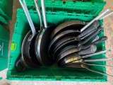 Tote with skillets