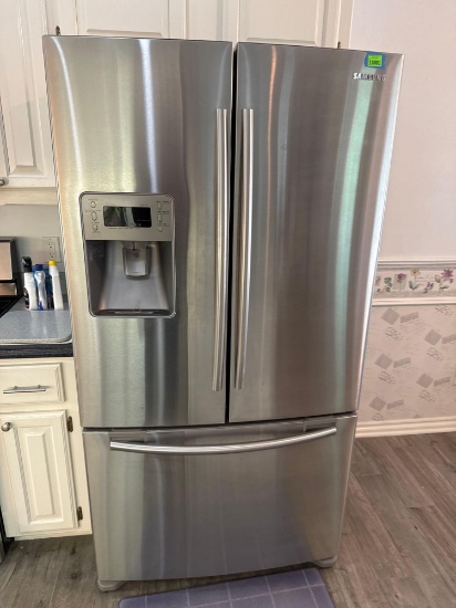 Samsung side-by-side refrigerator freezer, ice, and water dispenser on the door, Bring Help to load