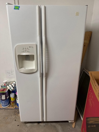 Maytag plus refrigerator freezer, ice and water dispenser on door, Bring Help to move