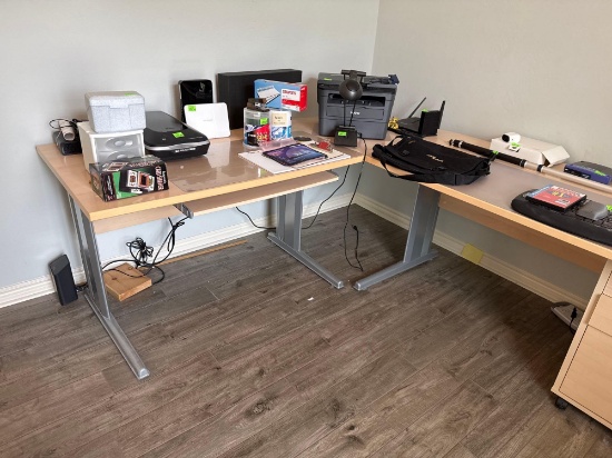 Desk with matching Shelves, items on desk and shelves are not included, desk (78.5 to 94.5) x 31 x