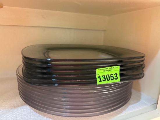 13 plastic plates