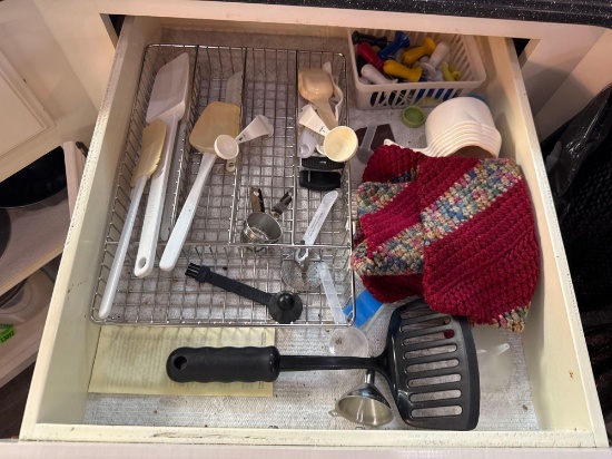 Spatulas, measuring cups, corn on the cob holders and more
