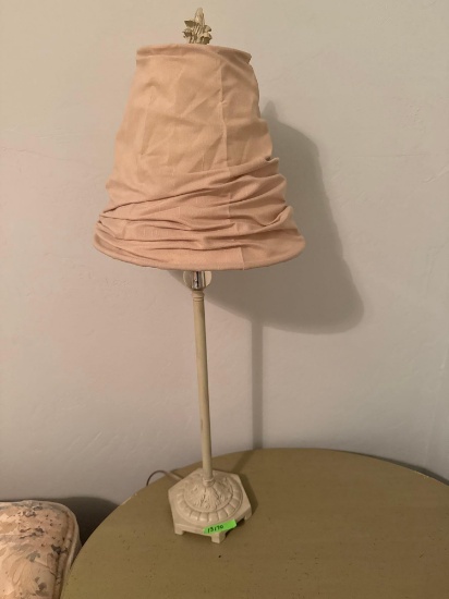 2 matching lamp shades