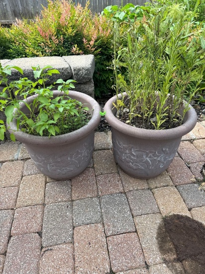 2 matching flower pots