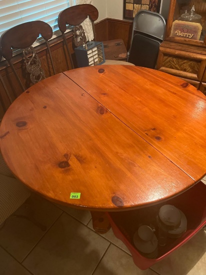 round dining room table w/ 4 chairs