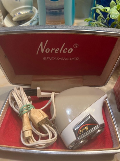 Vintage Norelco razor
