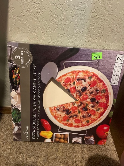 Pizza stone and cutter